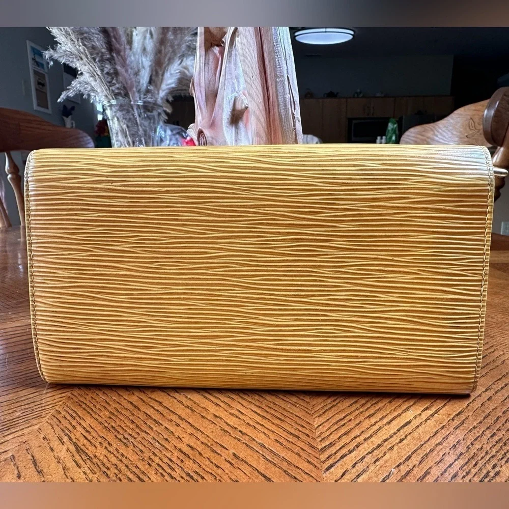 Louis Vuitton epi leather Sarah Portefeuille long wallet